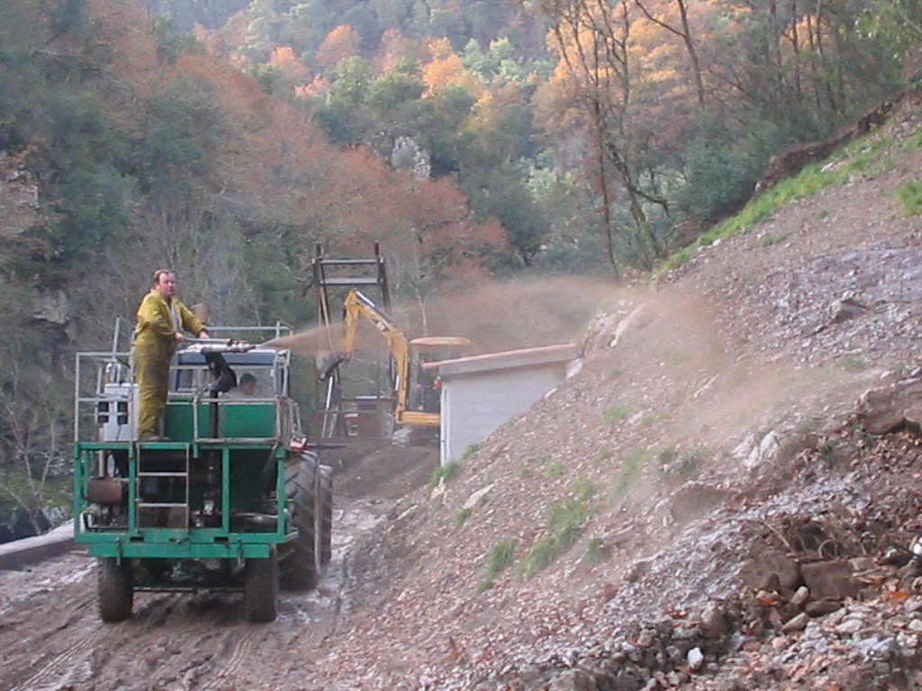 031212 HidrosiembrainiciocanalArnoya2(1)